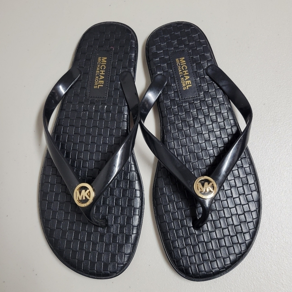 Michael Kors Thong Sandals Size 9.